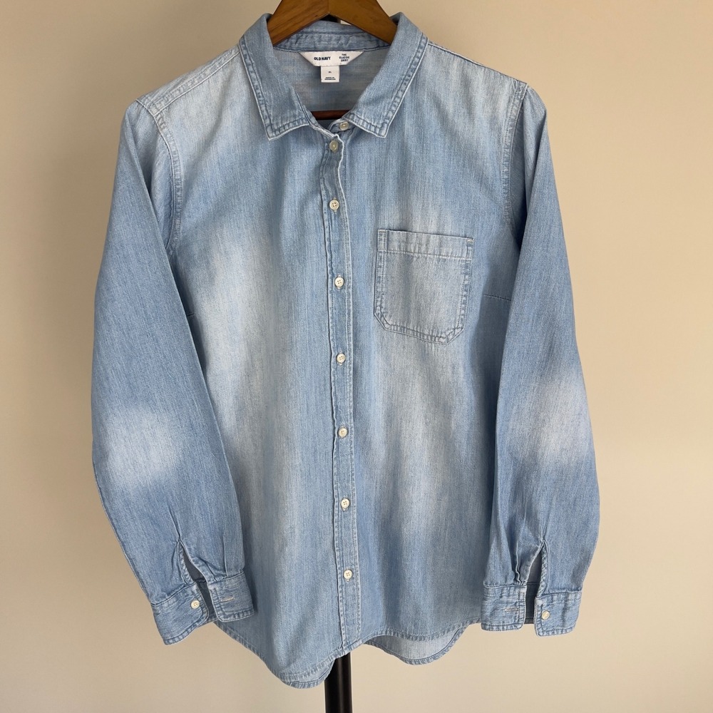 Old Navy The Classic Shirt XL Light Wash Blue Cotton Chambray Button Down Denim